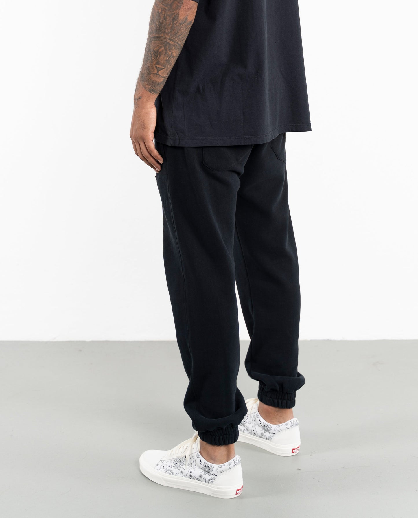 DNA BLACK SWEATPANTS