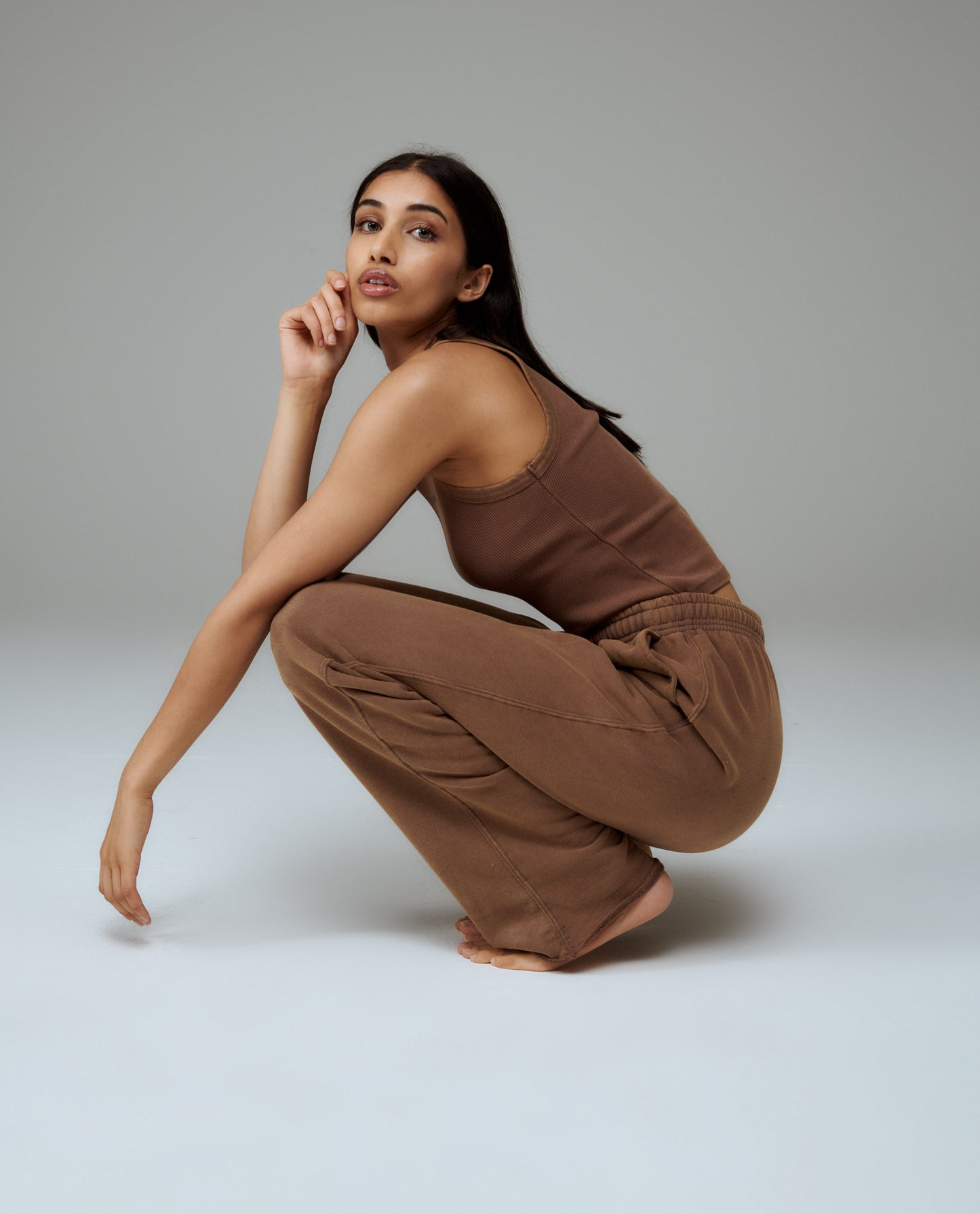 ROOT BROWN SWEATPANTS